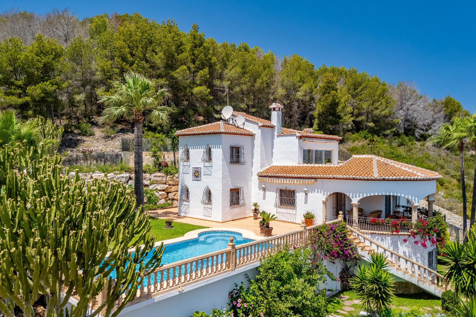 Villa Aurora in Les Cansalades, Jávea, with Mediterranean sea views