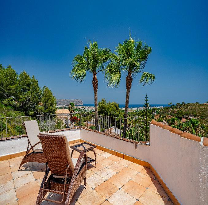 Top floor apartment